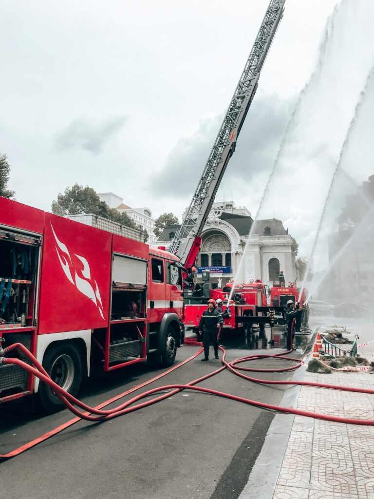 Action scene of firefighters with fire trucks in Ho Chi Minh City, handling an emergency with teamwork and precision.